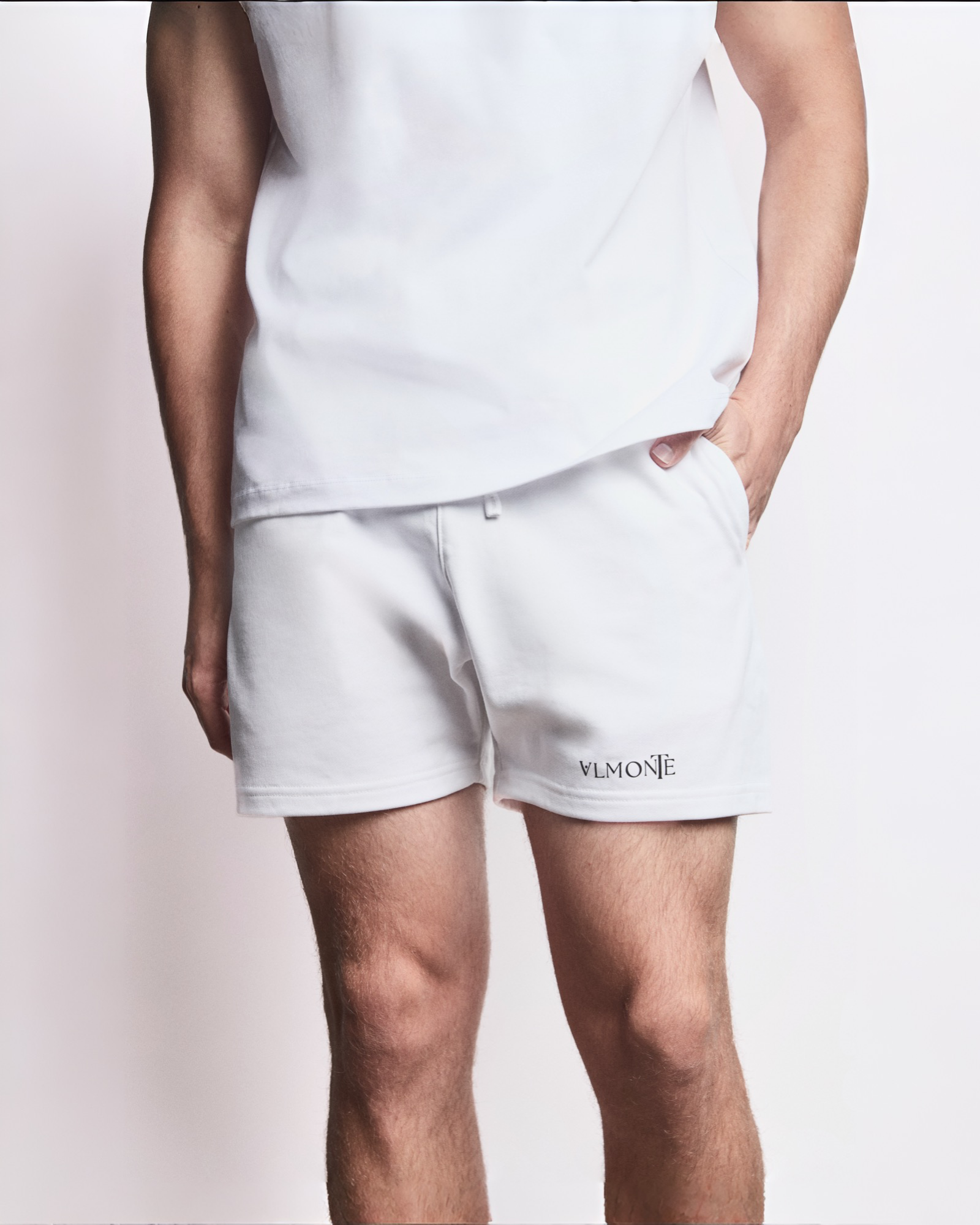 Men Essential Short – White
