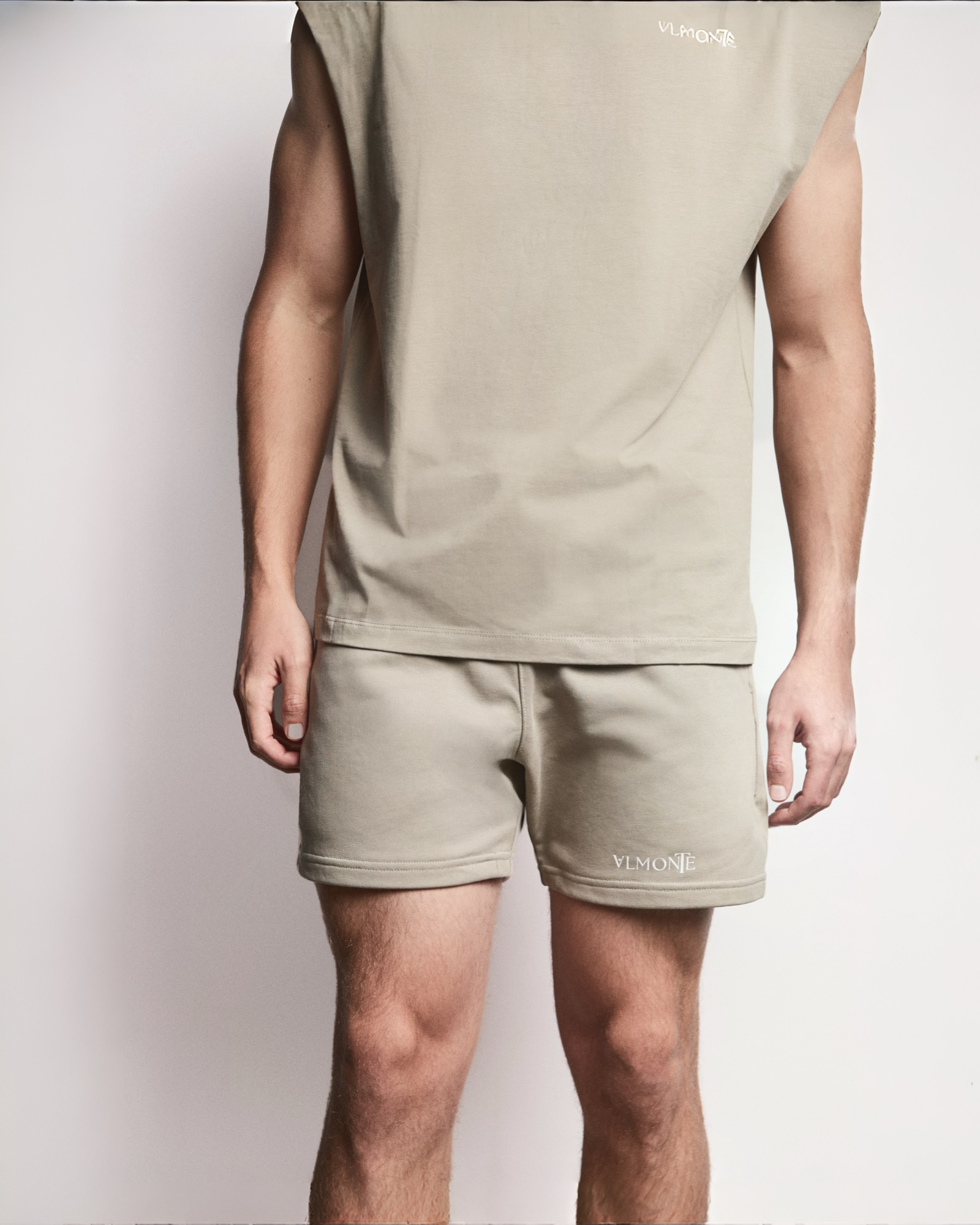 Men Essential Short – Sand