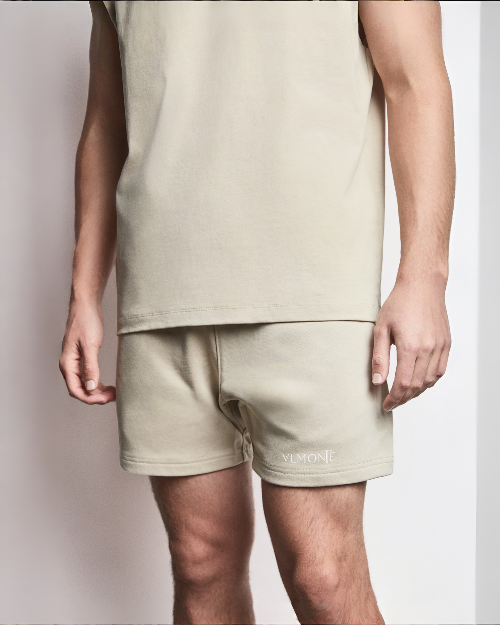 Men Essential Short – Cream